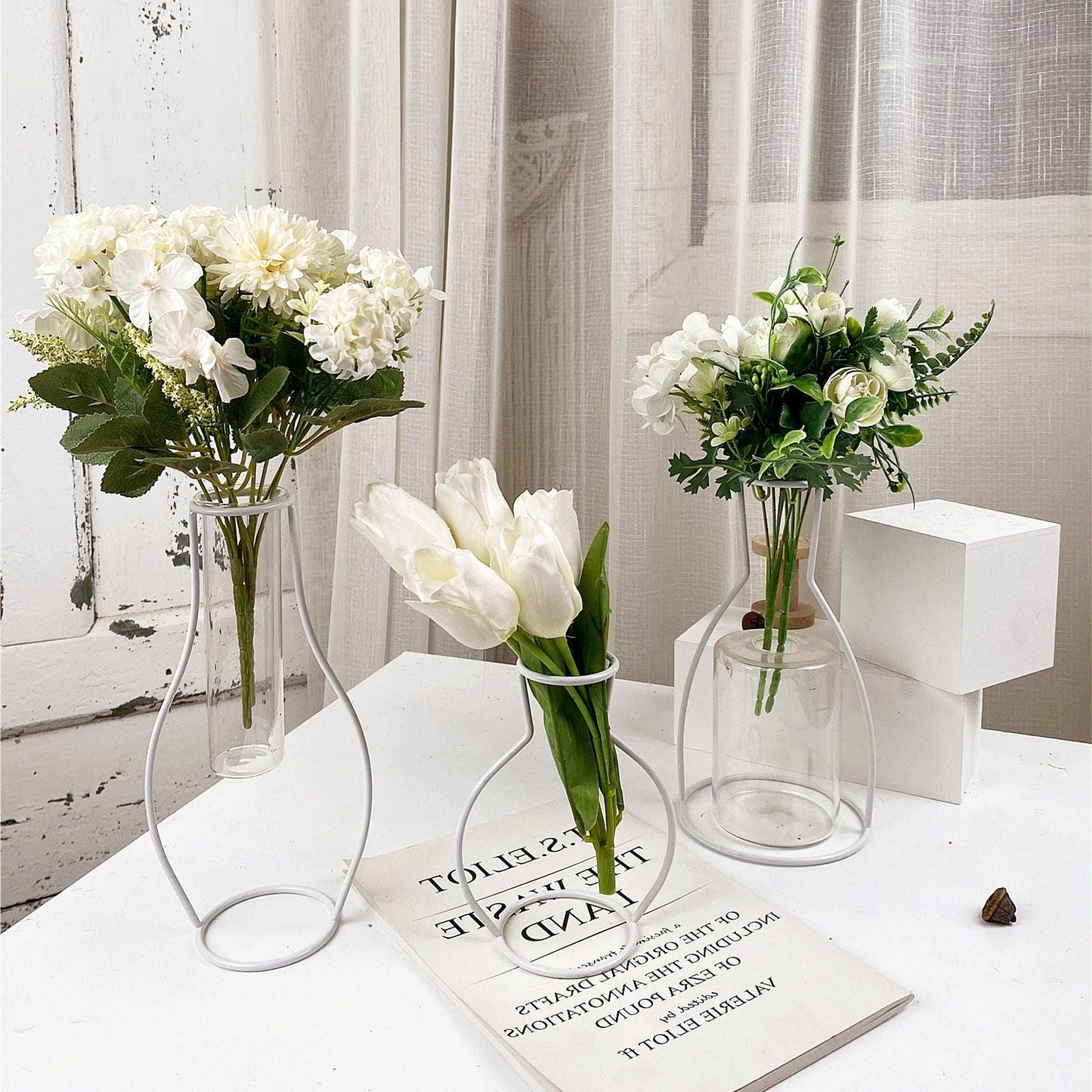 White Iron Line Table Flowers Vases