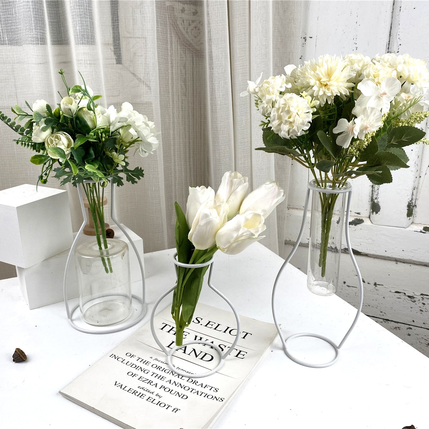 White Iron Line Table Flowers Vases